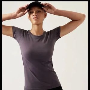 Athleta NWT womens momentum tee (dusk violet) XS